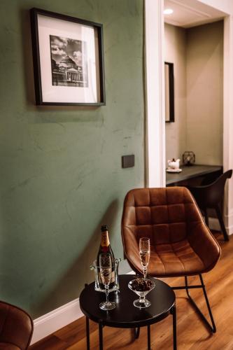 Deluxe Double or Twin Room with Balcony image 9