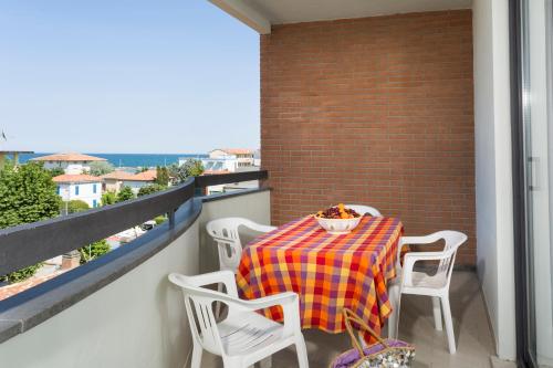 Apartment with Sea View image 1