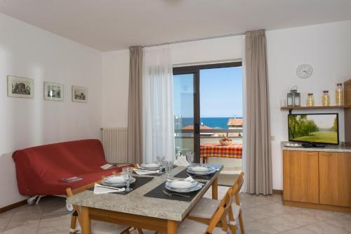 Apartment with Sea View image 3