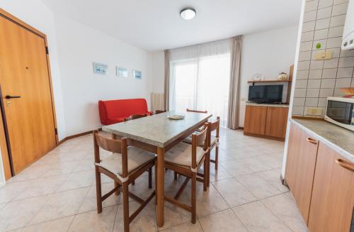Two-Bedroom Apartment Sea Side image 1
