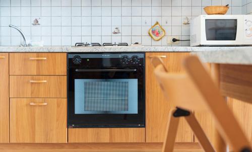 Apartment with Garden View image 9