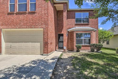 Spacious San Antonio Home about 9 Miles to USTA! in San Antonio, USA
