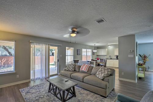 Spacious San Antonio Home about 9 Miles to USTA! in San Antonio, USA