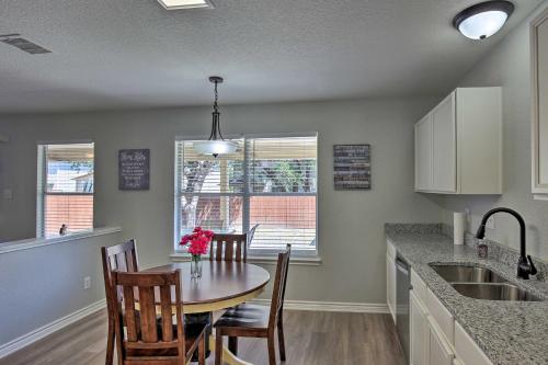 Spacious San Antonio Home about 9 Miles to USTA! in San Antonio, USA