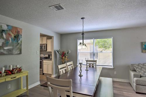 Spacious San Antonio Home about 9 Miles to USTA! in San Antonio, USA