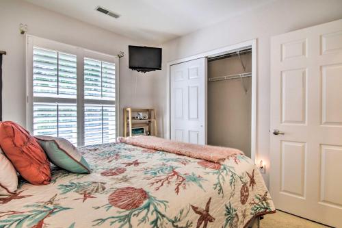Sea Colony Condo with Balcony - Walk to Town! - image 9