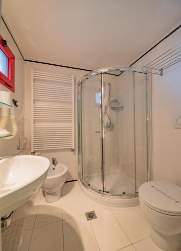 Economy Double or Twin Room with Balcony image 10
