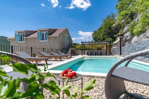 NEW! Stone villa JUDITA with heated pool and hydro-massage - Accommodation - Zadvarje