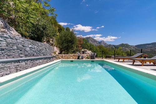 NEW! Stone villa JUDITA with heated pool and hydro-massage