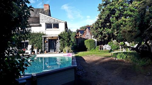 Exterior view, Chambres d'Hotes de l'Ile du Saule in Rue Loucheur