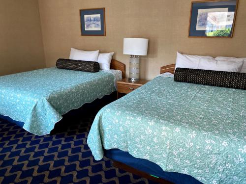 2 queen beds