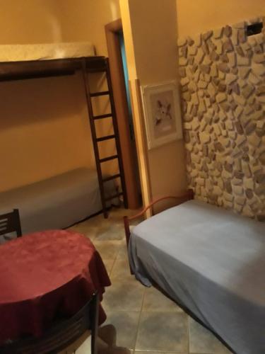 1 double bed, 2 twin beds