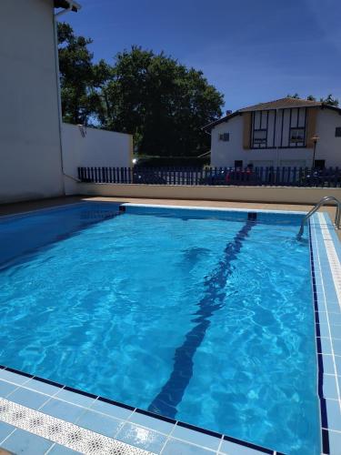 Coqueto apartamento con piscina comunitaria - Location saisonnière - Hendaye