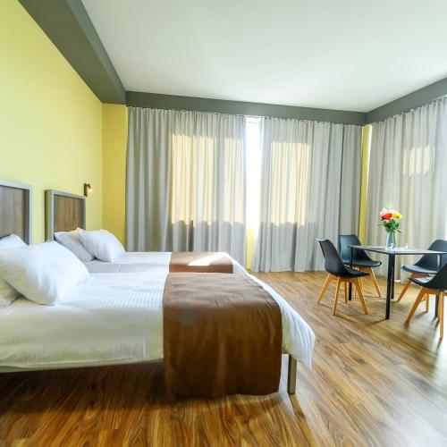 2 bedrooms, 3 beds