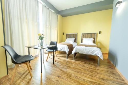 2 twin beds