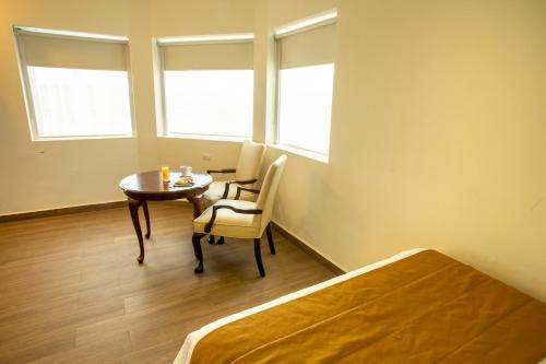 room detail thumbnail 2