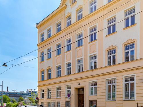 Strauss Apartments - image 11
