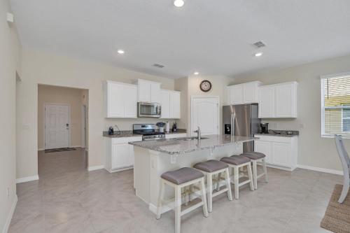 Harry Themed-Room, Spacious and Luxurious Villa #6ST560 in Davenport, USA