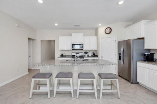 Harry Themed-Room, Spacious and Luxurious Villa #6ST560 in Davenport, USA