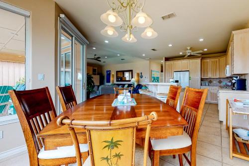 Hibiscus Hideaway 208 - image 5