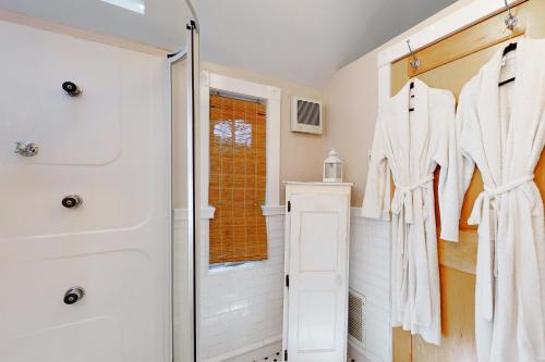 Romantic Retreat - image 8