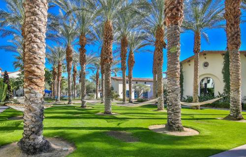 Deluxe King Casita Condo with Access to Outdoor Resort-Style Pool condo - image 12