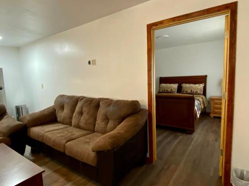 Alaska Eagle's Nest Cabin 4 - image 13