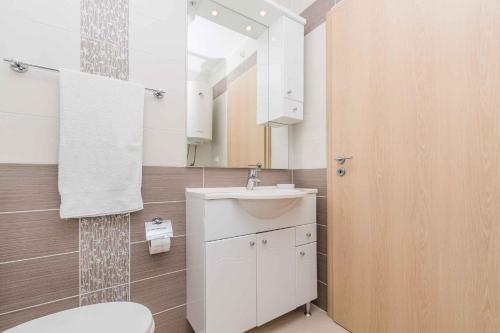 Apartment image 3