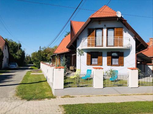 Holiday home in Balatonmariafürdo 35629 - Location saisonnière - Balatonmáriafürdő