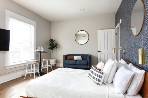 LUX APTS in Historic BLDG - image 10