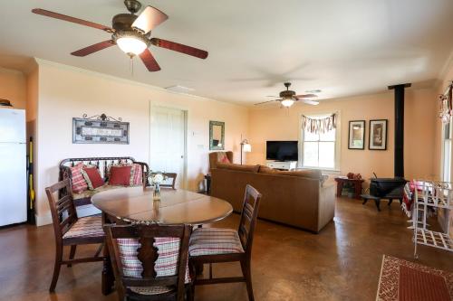 Hillside Cabin - image 5