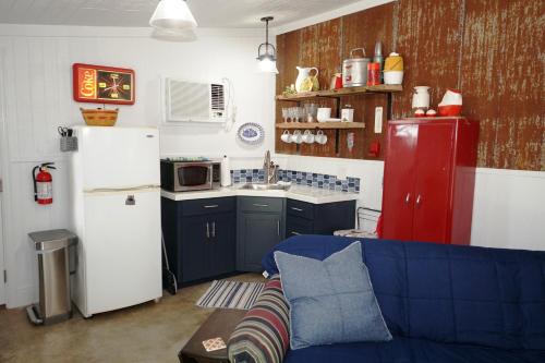 Evie's Hide-A-Way - image 4