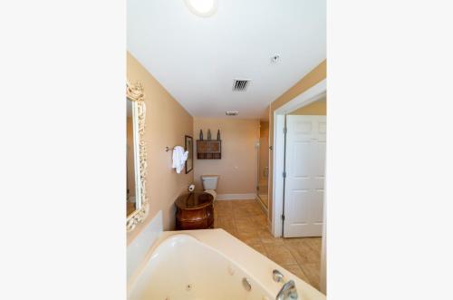 Boardwalk 1111 'Admiral's Quarters' - image 2