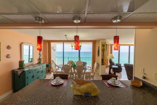Edgewater 2-0811 'Beach Lovers Paradise' - image 11