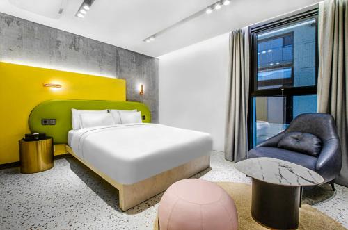 room detail thumbnail 1
