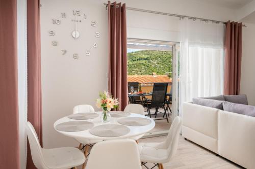 2 bedrooms, 3 beds
