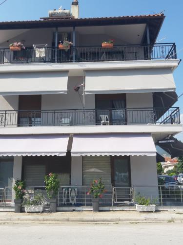  Soula's Sunshine Apartments in Néa Karváli