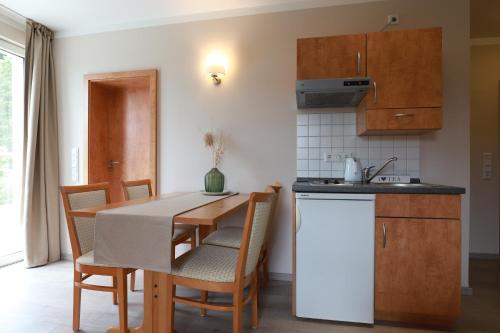 Konyha, Hofgut Langenborn Wohnen auf Zeit moblierte Apartments Aschaffenburg Alzenau Frankfurt in Blankenbach