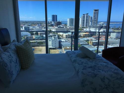 Three-Bedroom Apartment with Amazing View near Surfers Paradise