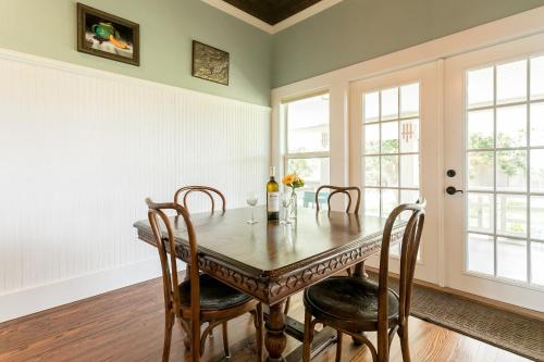 Lookout Hill Cottage - Beautiful Views for Miles - image 12