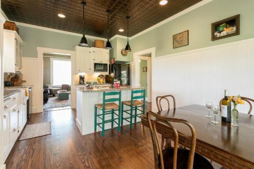 Lookout Hill Cottage - Beautiful Views for Miles - image 11