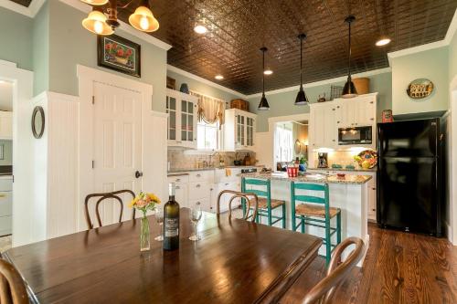 Lookout Hill Cottage - Beautiful Views for Miles - image 14