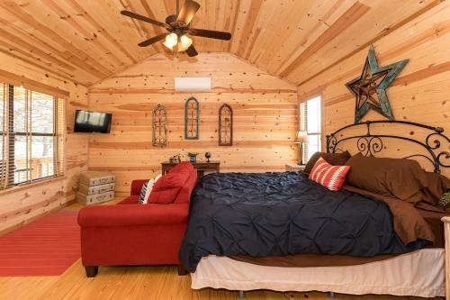 Live Oak Creek Cabins Mollie's Cabin - image 3