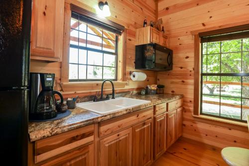 God's Country Cabins - Grace - image 7