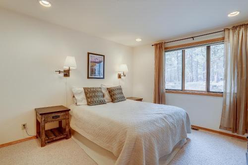 7 Cedar home - image 2