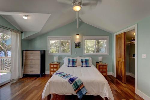 Paradise Ocean View home in Hawaiian Paradise Park