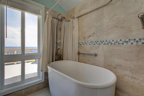 Paradise Ocean View home in Hawaiian Paradise Park