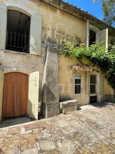 Provence, centre village des Alpilles avec piscine gîte à louer Fontvieille