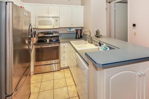 G218 - Palms Away - image 4