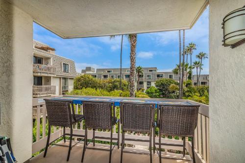 G218 - Palms Away - image 7